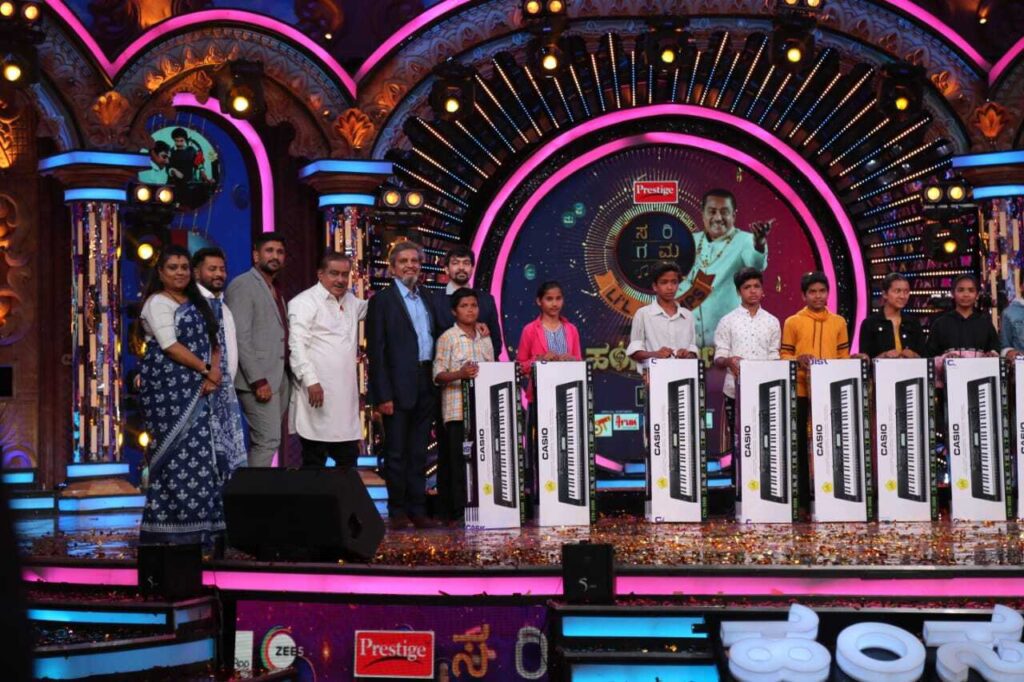 Dr. Rajasekhar Mysore's Gift of Keyboards to Saregamapa Lil Champs on TV Show